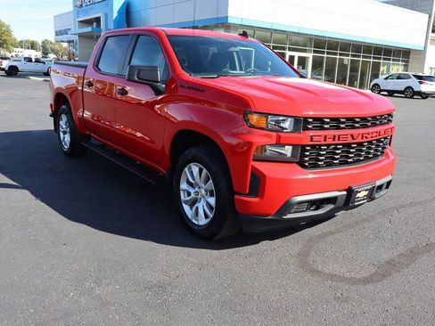 Used 2020 Chevrolet Silverado 1500 Custom w/ Custom Value Package image 2