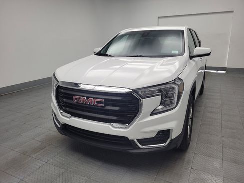 Used 2024 GMC Terrain SLE image 15
