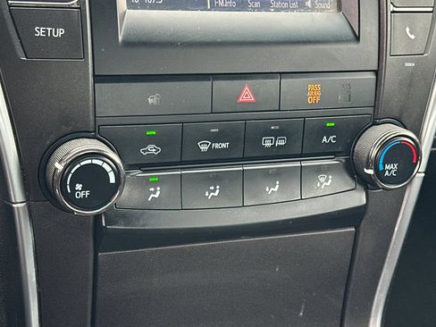 Used 2016 Toyota Camry SE FWD image 19