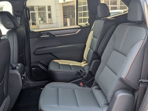 New 2026 GMC Acadia AT4 w/ LPO, Floor Liner Package AWD/4WD image 10