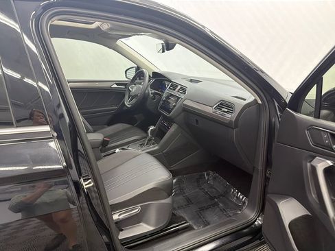 Used 2023 Volkswagen Tiguan SE w/ Panoramic Sunroof Package FWD image 14