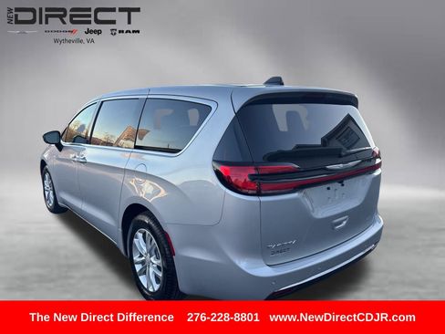 New 2026 Chrysler Pacifica Select image 3