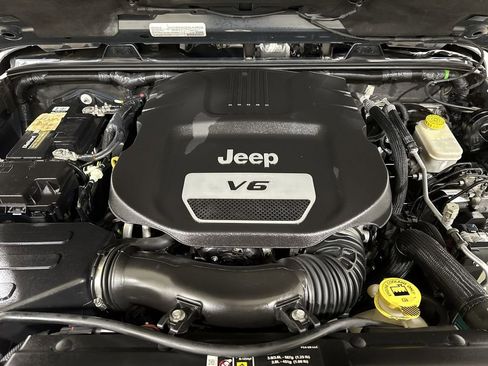 Used 2017 Jeep Wrangler Unlimited Sahara AWD/4WD image 23