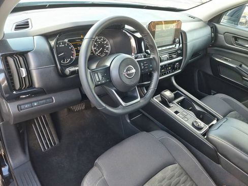 Used 2024 Nissan Pathfinder SV AWD/4WD image 10