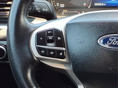 Used 2023 Ford Explorer XLT AWD/4WD image 22