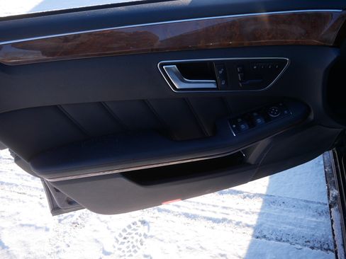 Used 2013 Mercedes-Benz E 350 4MATIC Sedan image 20