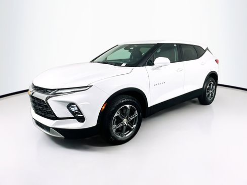 Used 2024 Chevrolet Blazer LT image 3