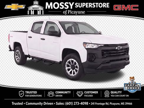 Used 2024 Chevrolet Colorado W/T w/ WT Convenience Package II AWD/4WD image 2