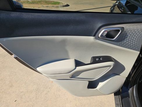 Used 2024 Kia Soul LX image 12