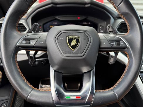 Used 2020 Lamborghini Urus AWD/4WD image 32