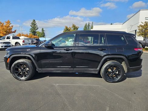 Certified 2024 Jeep Grand Cherokee L Laredo image 3