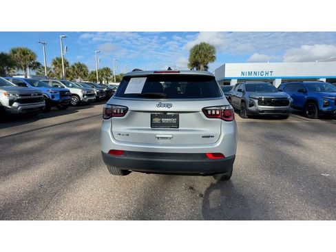 Used 2024 Jeep Compass Latitude image 3