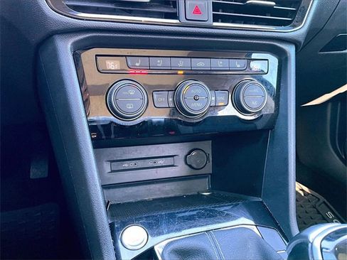 Used 2022 Volkswagen Taos SEL image 23