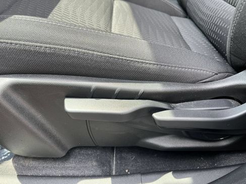 Used 2025 Chevrolet Equinox LT FWD image 23