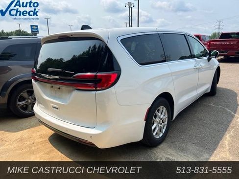 Used 2023 Chrysler Pacifica Touring-L FWD image 3