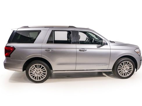 Used 2024 Ford Expedition Platinum image 7