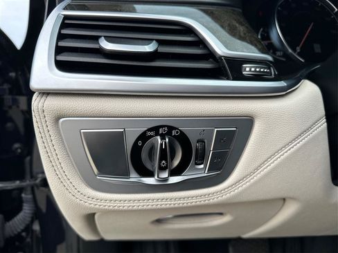 Used 2019 BMW 740i w/ Executive Package RWD image 19
