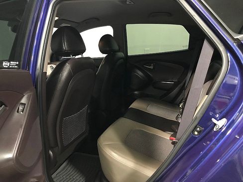 Used 2011 Hyundai Tucson GLS image 16