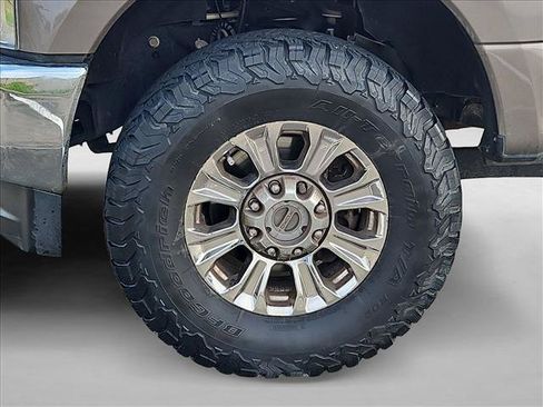 Used 2019 Ford F250 XLT w/ XLT Premium Package AWD/4WD image 22
