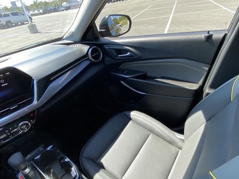 Used 2024 Chevrolet Trax ACTIV w/ Driver Confidence Package image 25