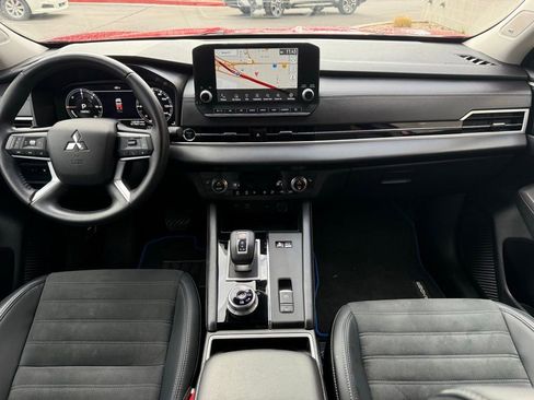 Used 2024 Mitsubishi Outlander SE image 13