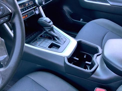 Used 2022 Toyota RAV4 LE image 14