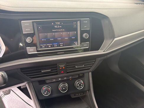 Used 2022 Volkswagen Jetta Sport FWD image 16