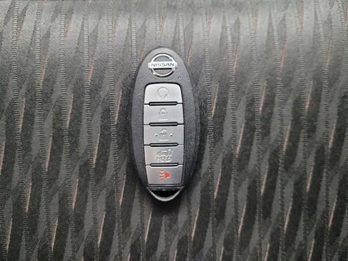 Used 2020 Nissan Rogue SV image 32