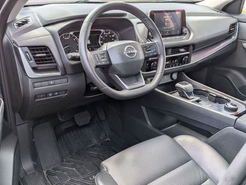 Used 2025 Nissan Rogue SV w/ SV Premium Package AWD/4WD image 9