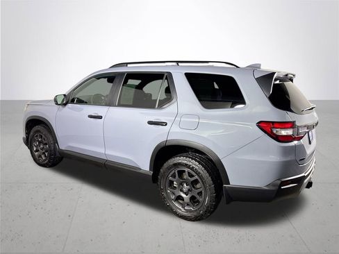 Certified 2025 Honda Pilot TrailSport image 9