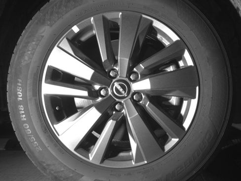 Used 2025 Nissan Pathfinder SV image 13