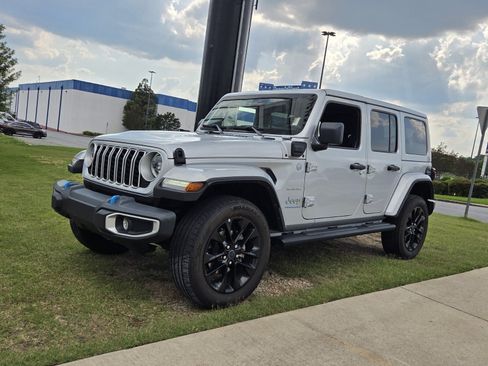 Used 2024 Jeep Wrangler Unlimited Sahara AWD/4WD image 1