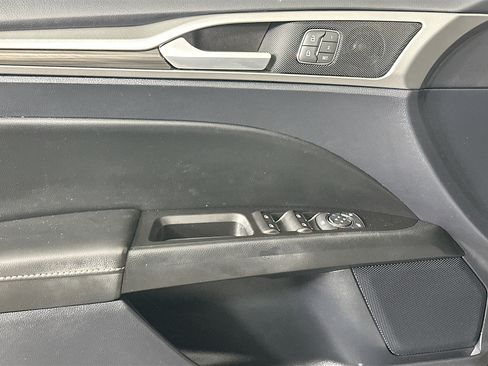 Used 2020 Ford Fusion SEL FWD image 15