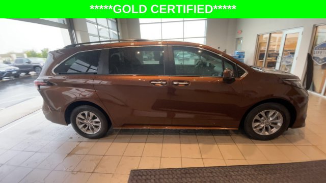 Certified 2022 Toyota Sienna XLE FWD image 3