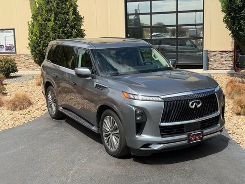 Used 2025 INFINITI QX80 Sensory AWD/4WD image 7