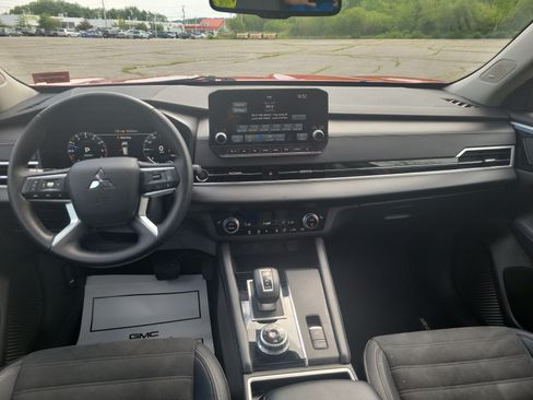 Used 2023 Mitsubishi Outlander SE AWD/4WD image 18