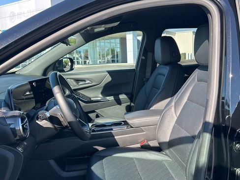 Used 2025 Chevrolet Equinox LT w/ Convenience Package II image 32