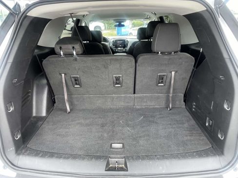 Used 2020 Chevrolet Traverse LT FWD image 9