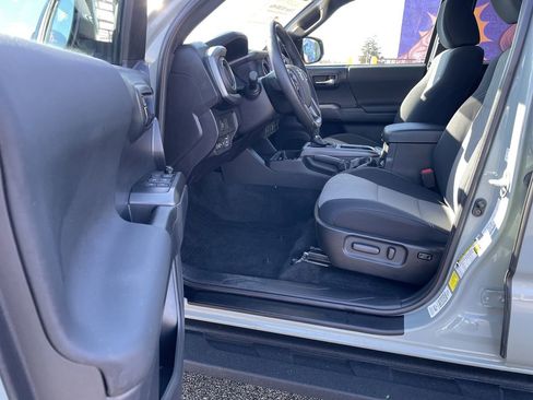 Used 2023 Toyota Tacoma TRD Sport image 14