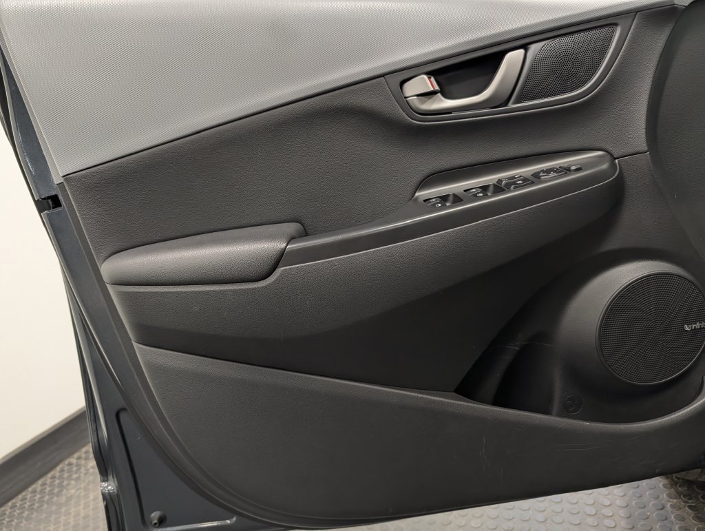 Used 2020 Hyundai Kona Limited AWD/4WD image 8