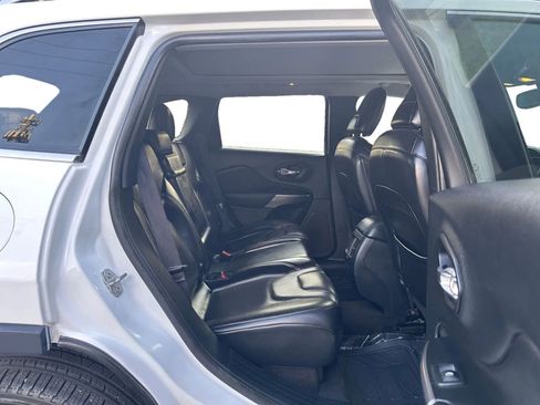 Used 2019 Jeep Cherokee Limited w/ Technology Group image 20