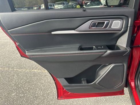 Used 2025 Ford Explorer ST image 31