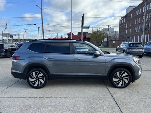 Used 2024 Volkswagen Atlas SE image 6