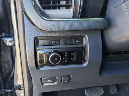 Used 2024 Ford F350 Platinum w/ FX4 Off-Road Package image 24