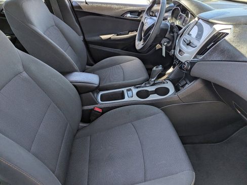 Used 2018 Chevrolet Cruze LS FWD image 9
