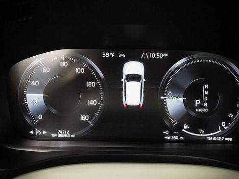 Used 2019 Volvo XC60 T8 Momentum image 13