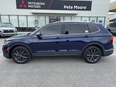 Certified 2023 Volkswagen Tiguan SE w/ Panoramic Sunroof Package FWD image 3