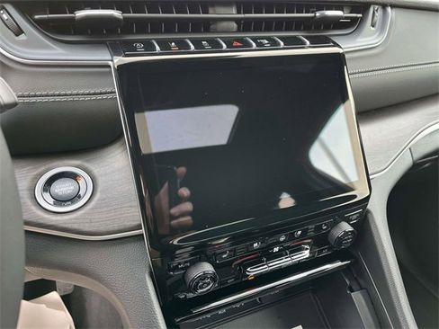 New 2025 Jeep Grand Cherokee L Limited w/ Luxury Tech Group II image 31