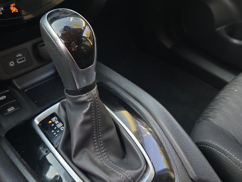 Used 2019 Nissan Rogue SV w/ Premium Package FWD image 22