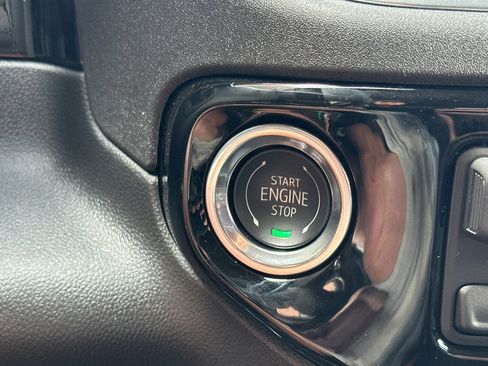 New 2025 GMC Sierra 1500 Elevation image 31